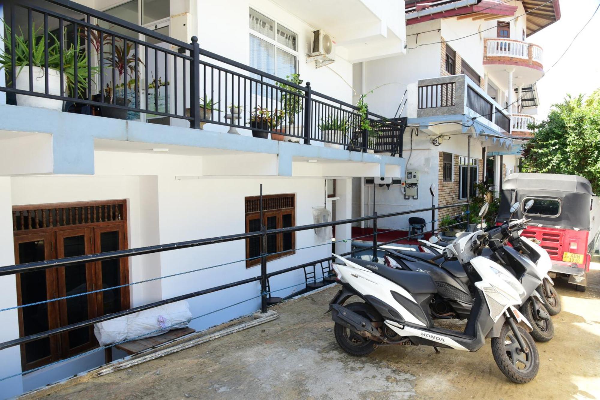 Hotel Happy Tuna Hikkaduwa Exterior foto